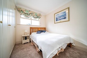 Glenelg Beach Stylish 2 Story Townhouse Sea View