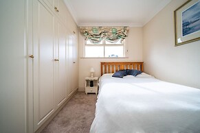 Glenelg Beach Stylish 2 Story Townhouse Sea View