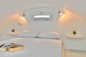 Serenite 2 Bd Santorini Getaway with Sea View