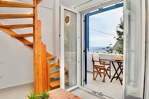 Serenite 2 Bd Santorini Getaway with Sea View
