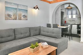 Serenite 2 Bd Santorini Getaway with Sea View