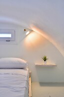 Serenite 2 Bd Santorini Getaway with Sea View