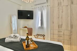 Serenite 2 Bd Santorini Getaway with Sea View