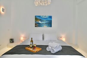 Serenite 2 Bd Santorini Getaway with Sea View