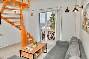Serenite 2 Bd Santorini Getaway with Sea View
