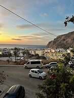 Serenite 2 Bd Santorini Getaway with Sea View