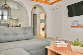 Serenite 2 Bd Santorini Getaway with Sea View