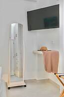 Serenite 2 Bd Santorini Getaway with Sea View