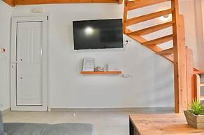 Serenite 2 Bd Santorini Getaway with Sea View