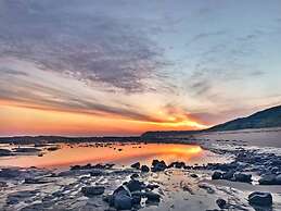 Killy Views Stunning Waterfront Pet Friendly Fireplace Free EV Charger