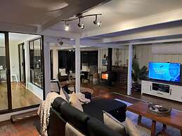 Killarney Coastal Country Retreat Spa Pet Friendly Fireplace