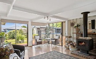 Killarney Coastal Country Retreat Spa Pet Friendly Fireplace