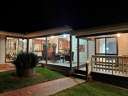 Killarney Coastal Country Retreat Spa Pet Friendly Fireplace