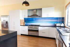 Colours By The Sea Wheelchair Pet-friendly Waterfront Retreat Fireplac