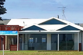 Colours By The Sea Wheelchair Pet-friendly Waterfront Retreat Fireplac