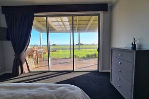 Colours By The Sea Wheelchair Pet-friendly Waterfront Retreat Fireplac