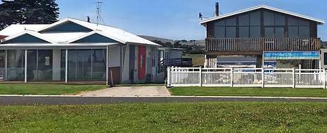 Colours By The Sea Wheelchair Pet-friendly Waterfront Retreat Fireplac