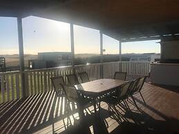 Colours By The Sea Wheelchair Pet-friendly Waterfront Retreat Fireplac