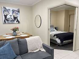 Morgan Place Central Melbourne CBD Apartment on Flinders Lane Late Che