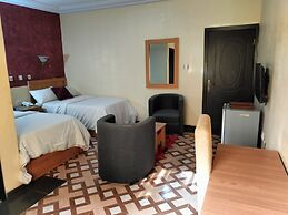 Steffan Hotel and Suites