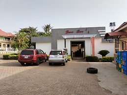 Steffan Hotel and Suites