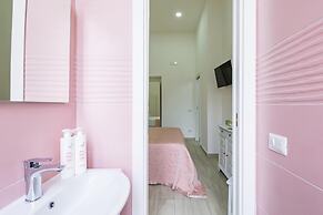 Chiara Modern Apartment by Wonderful Italy