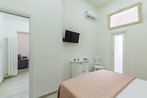 Chiara Modern Apartment by Wonderful Italy