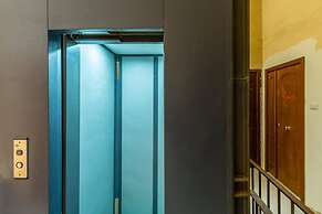 Chiara Modern Apartment by Wonderful Italy