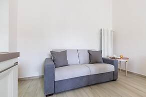 Chiara Modern Apartment by Wonderful Italy