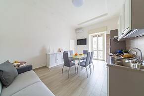 Chiara Modern Apartment by Wonderful Italy