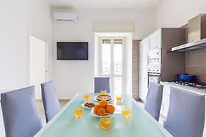 Chiara Modern Apartment by Wonderful Italy