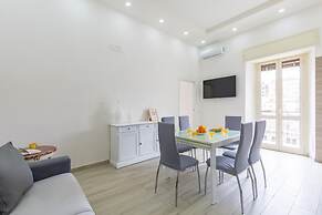 Chiara Modern Apartment by Wonderful Italy