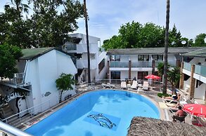 Tropic Beach Club Side