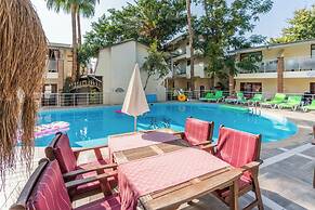 Tropic Beach Club Side