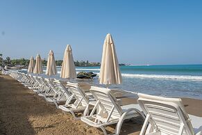 Tropic Beach Club Side