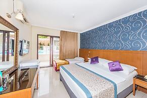 Tropic Beach Club Side