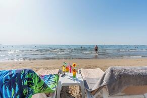 Tropic Beach Club Side