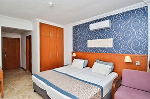 Tropic Beach Club Side