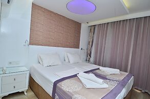 Tropic Beach Club Side