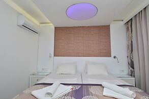 Tropic Beach Club Side