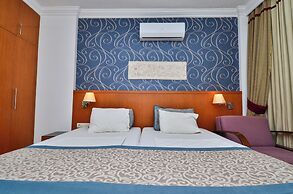 Tropic Beach Club Side