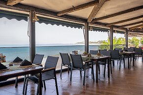 Tropic Beach Club Side
