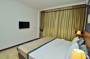 Tropic Beach Club Side