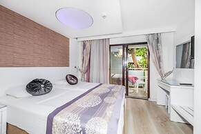 Tropic Beach Club Side