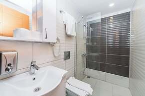 Tropic Beach Club Side