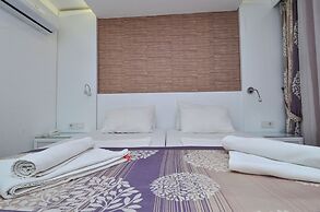 Tropic Beach Club Side