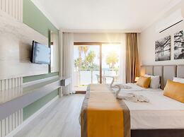 Tropic Beach Club Side