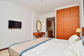 Tropic Beach Club Side