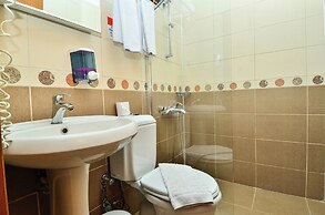 Tropic Beach Club Side