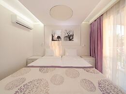 Tropic Beach Club Side
